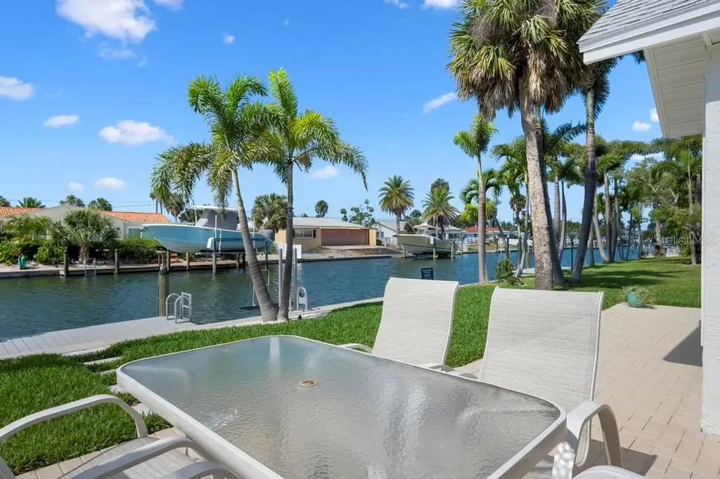 616 Foxworth Lane Holmes Beach FL 34217