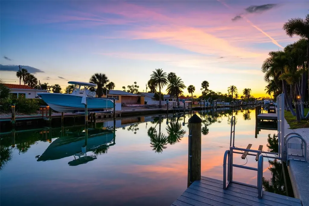 616 Foxworth Lane Holmes Beach FL 34217