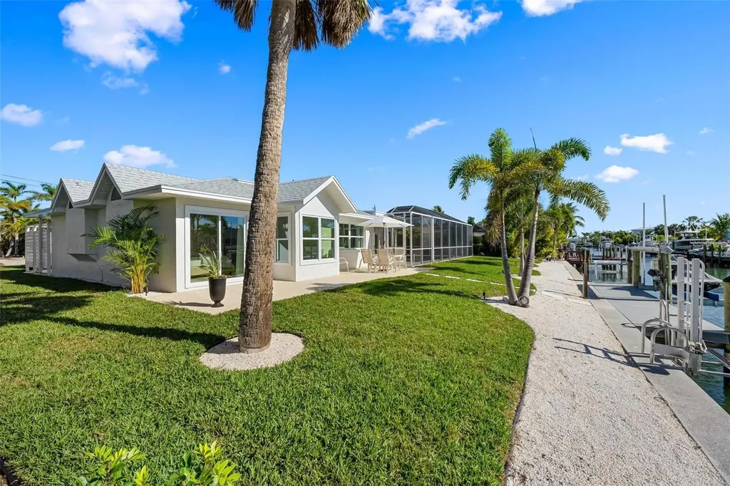 616 Foxworth Lane Holmes Beach FL 34217