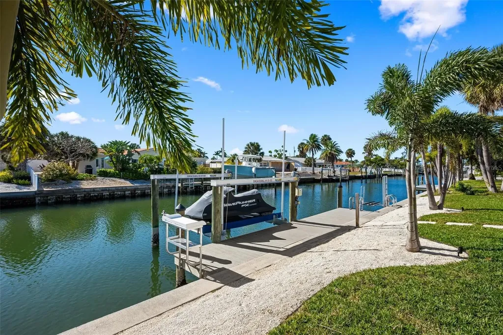 616 Foxworth Lane Holmes Beach FL 34217