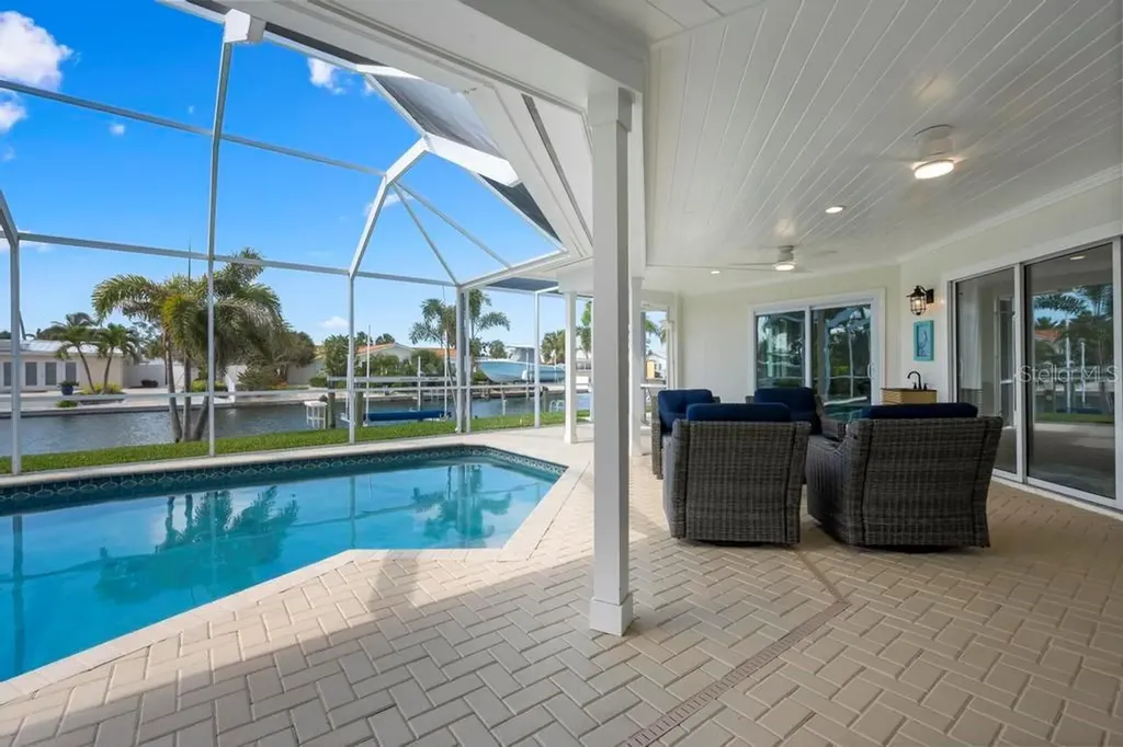 616 Foxworth Lane Holmes Beach FL 34217