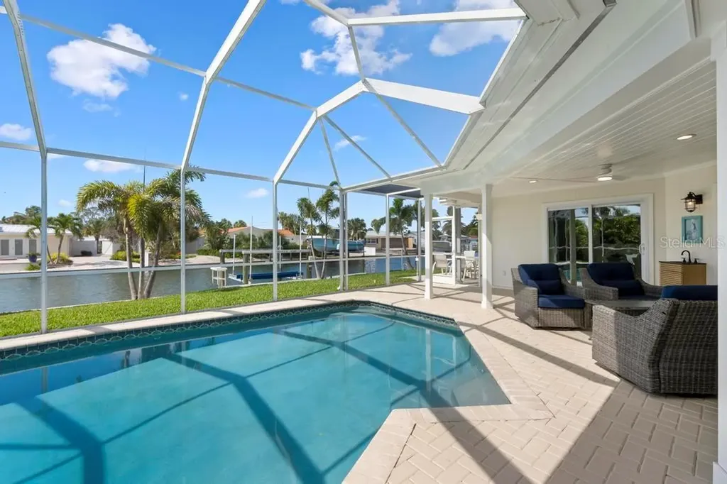 616 Foxworth Lane Holmes Beach FL 34217