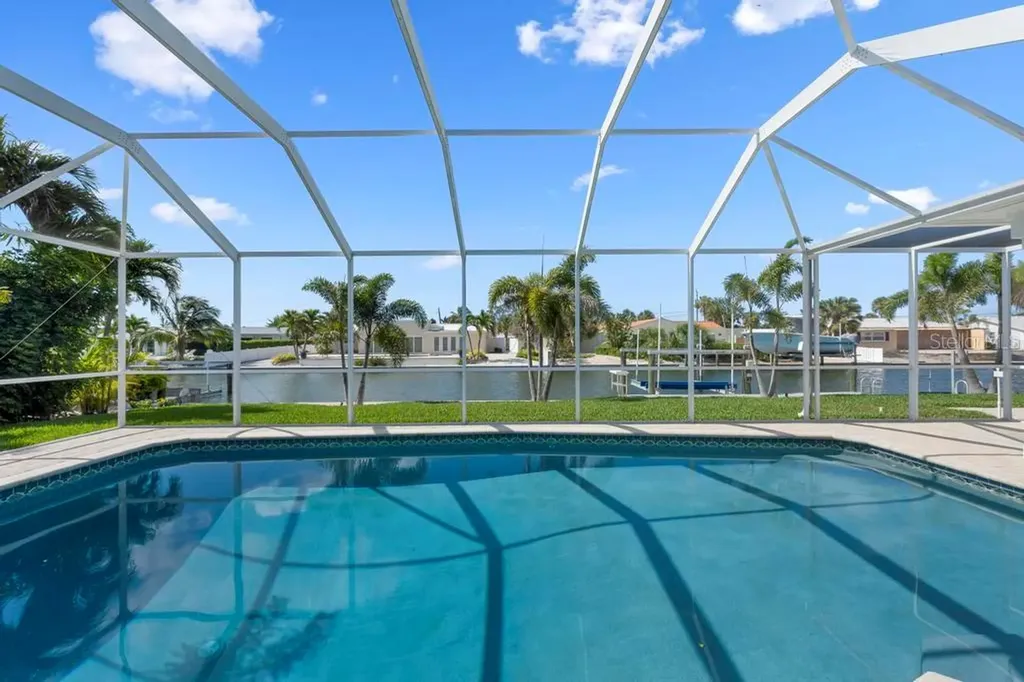616 Foxworth Lane Holmes Beach FL 34217