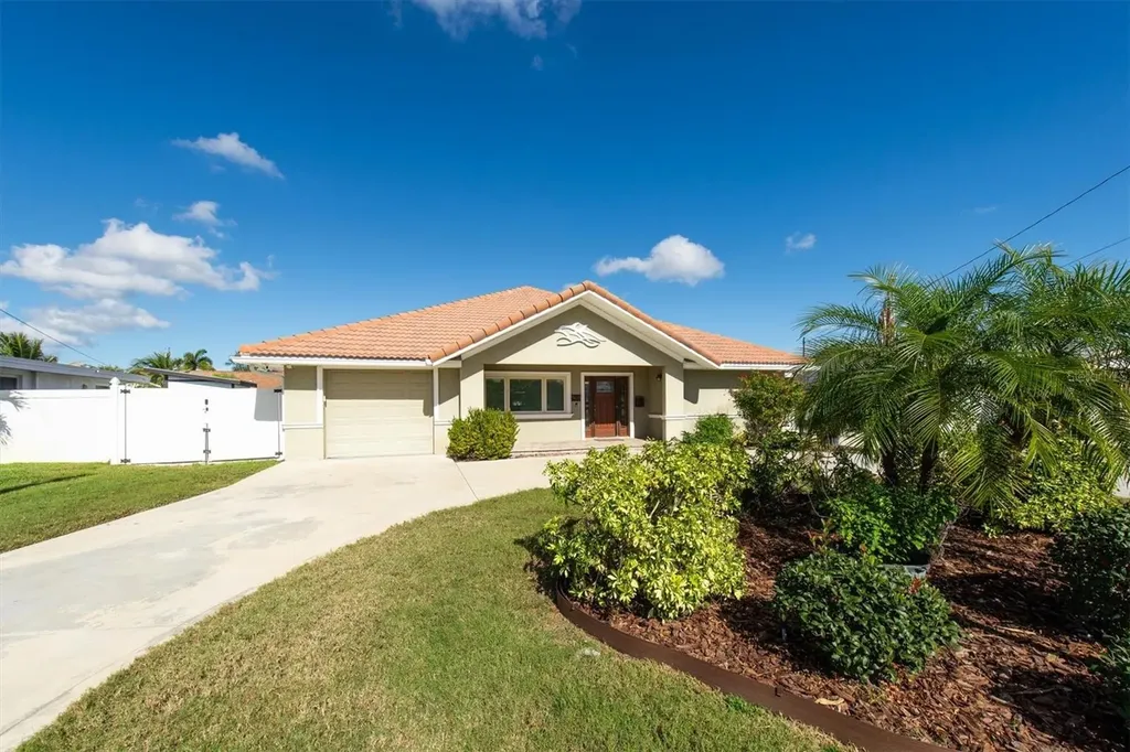 9453 Treasure Lane NE St Petersburg FL 33702
