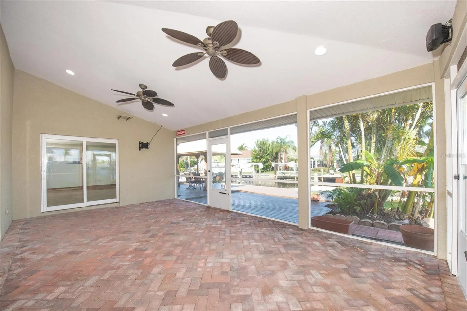 9453 Treasure Lane NE St Petersburg FL 33702