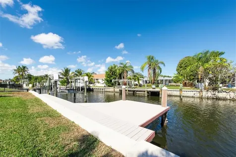 9453 Treasure Lane NE St Petersburg FL 33702