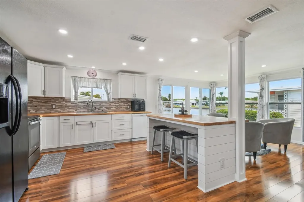10232 Paradise Drive Largo FL 33773