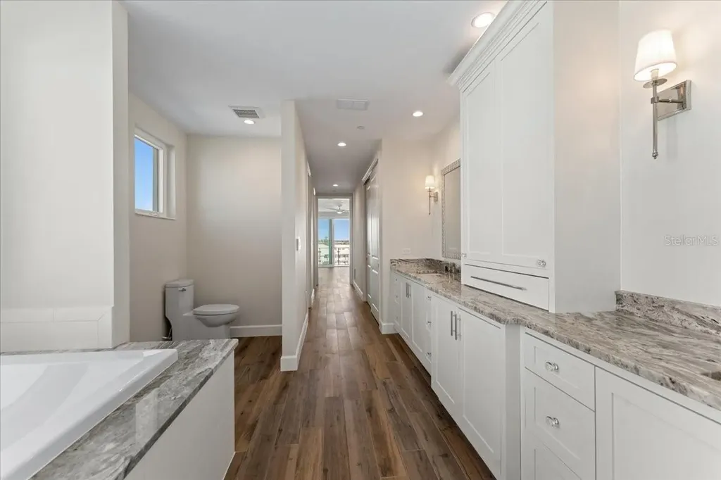 2708 N Beach Road Englewood FL 34223