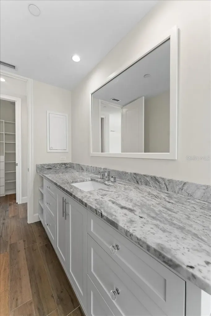 2708 N Beach Road Englewood FL 34223