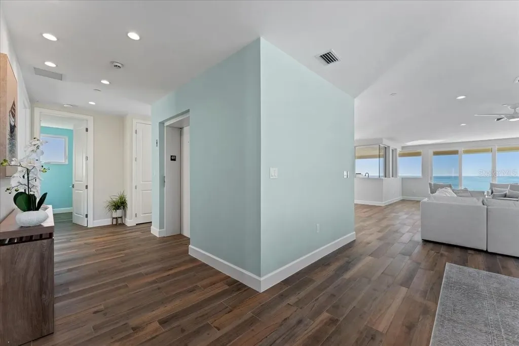 2708 N Beach Road Englewood FL 34223