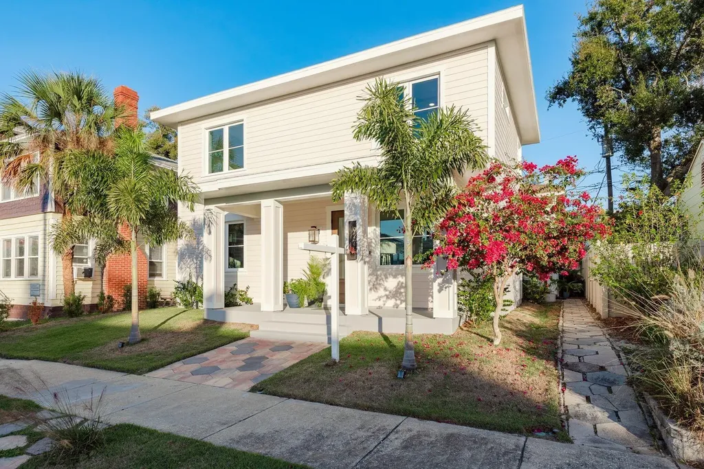 927 6th Street N St Petersburg FL 33701