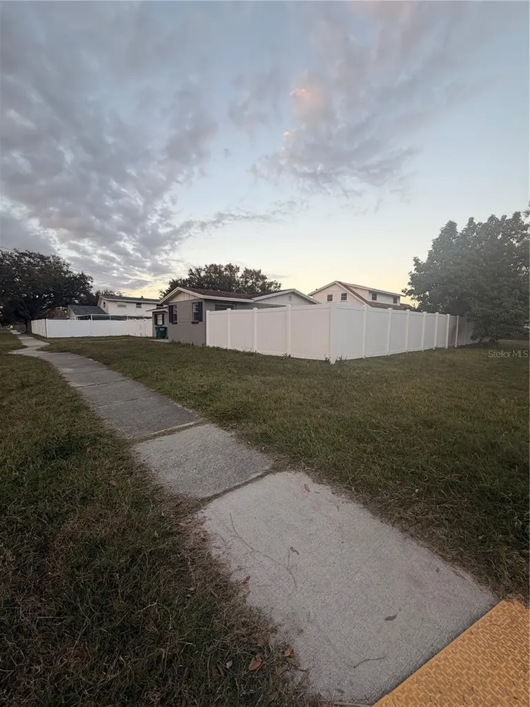 8701 94th Street Seminole FL 33777
