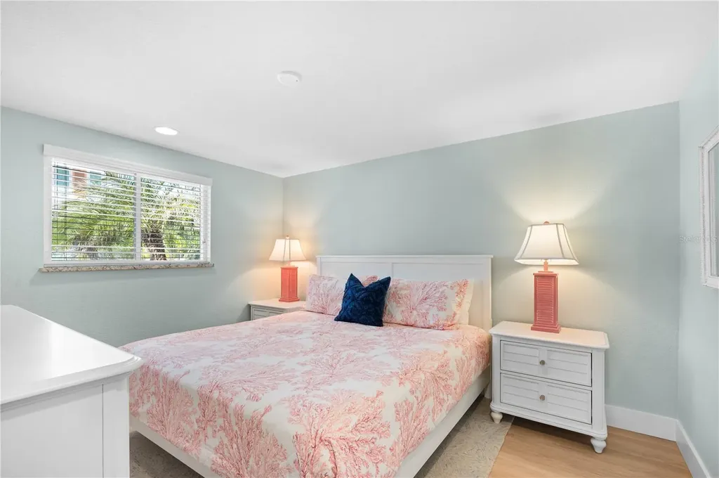 3007 Avenue E Holmes Beach FL 34217