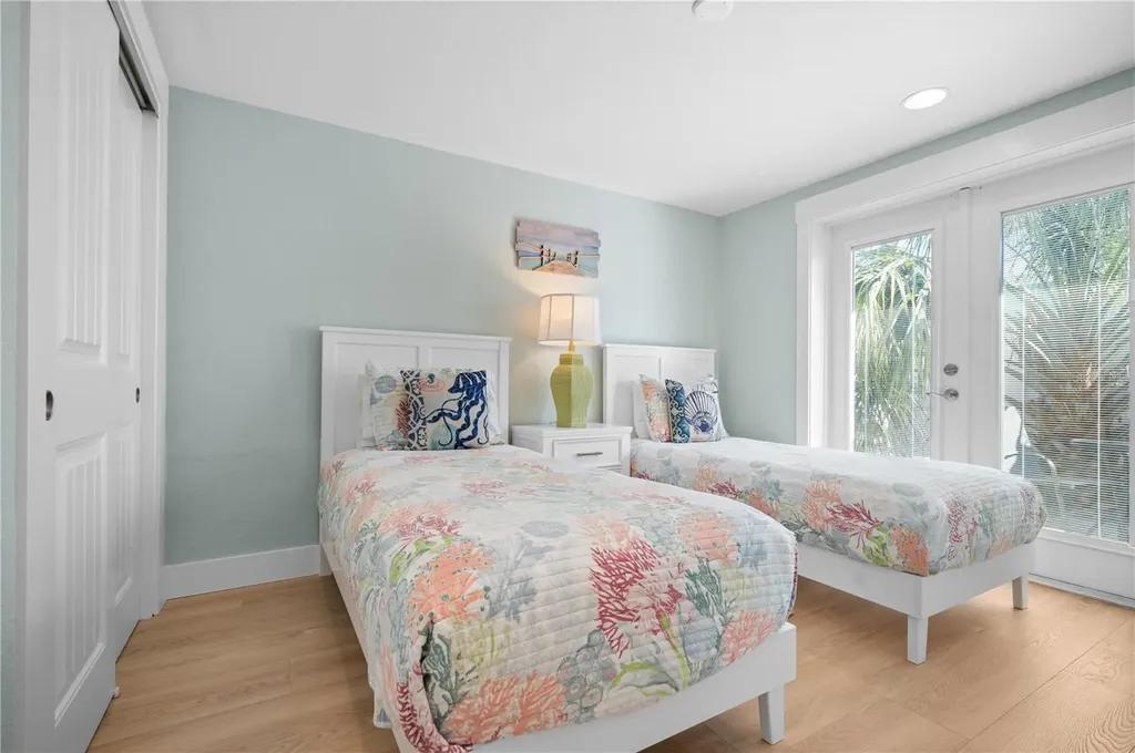 3007 Avenue E Holmes Beach FL 34217