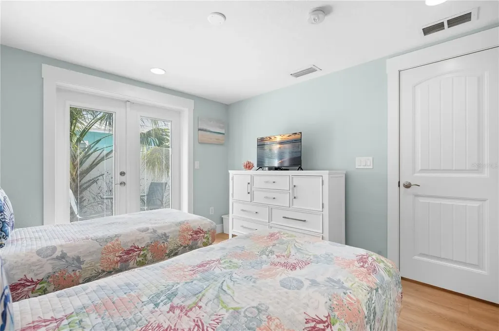 3007 Avenue E Holmes Beach FL 34217