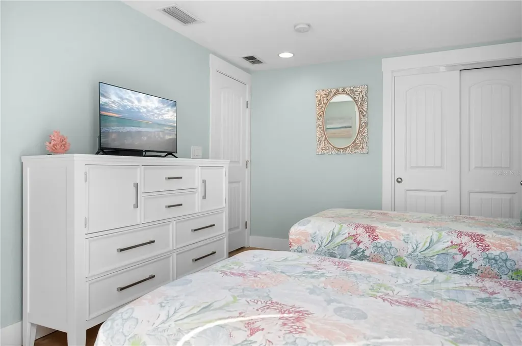 3007 Avenue E Holmes Beach FL 34217