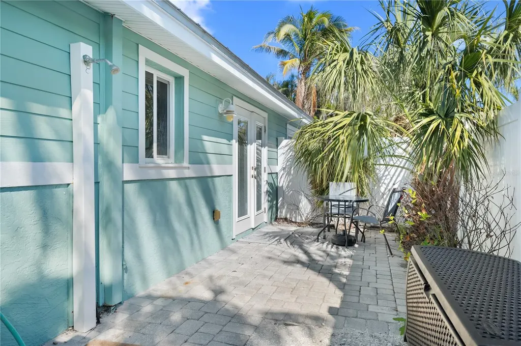 3007 Avenue E Holmes Beach FL 34217