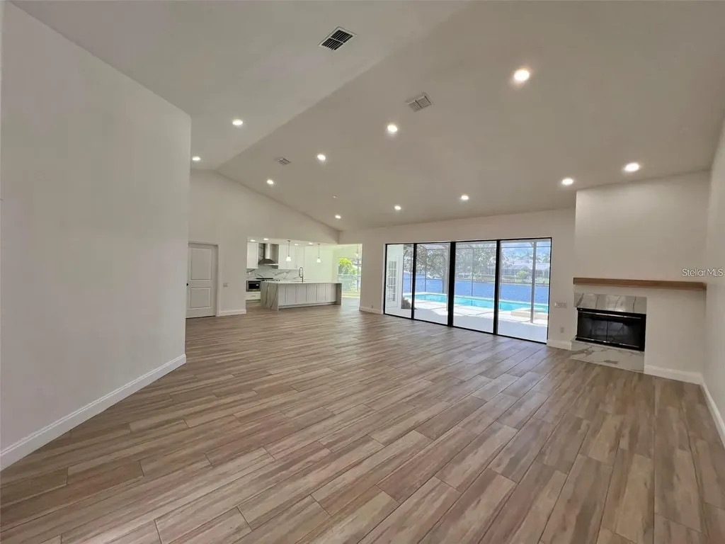 4804 Longwater Way Tampa FL 33615