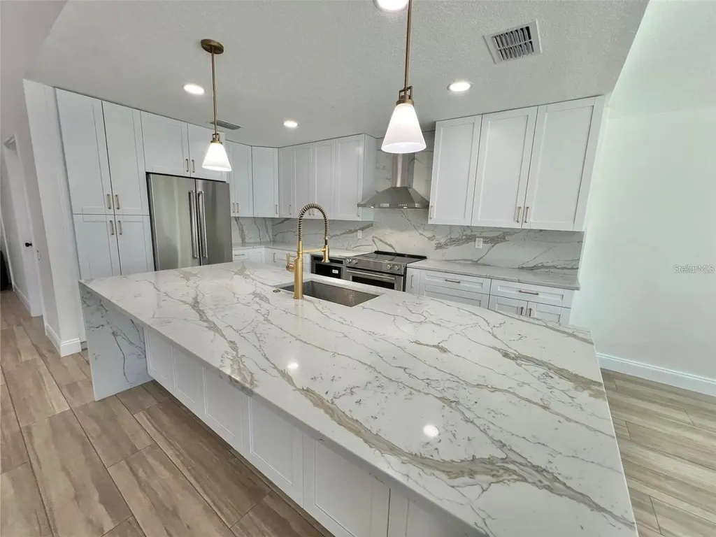 4804 Longwater Way Tampa FL 33615