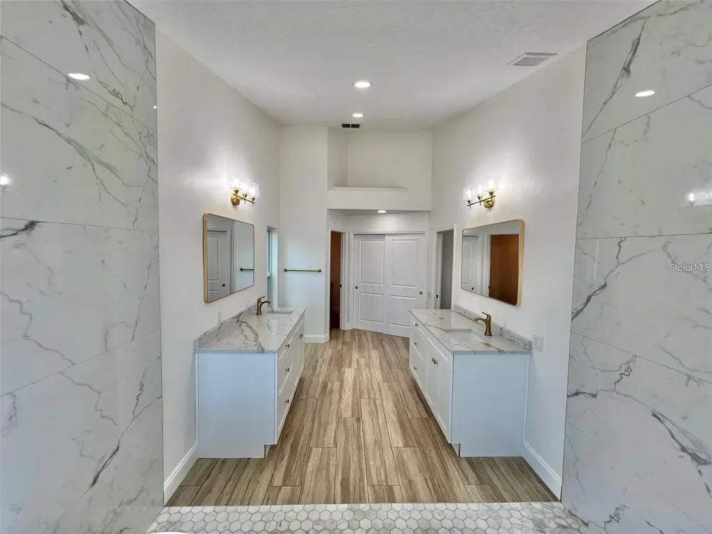 4804 Longwater Way Tampa FL 33615