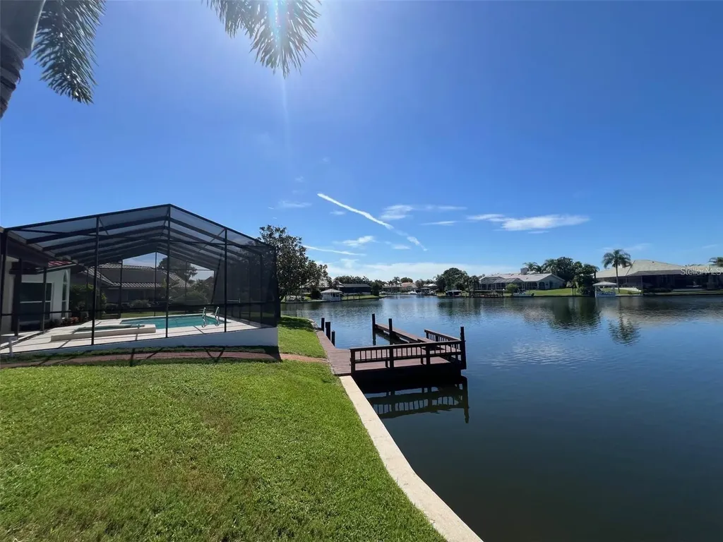 4804 Longwater Way Tampa FL 33615