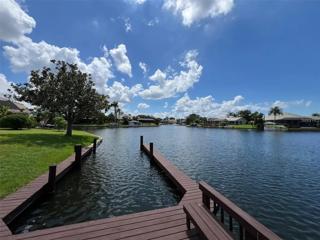4804 Longwater Way Tampa FL 33615