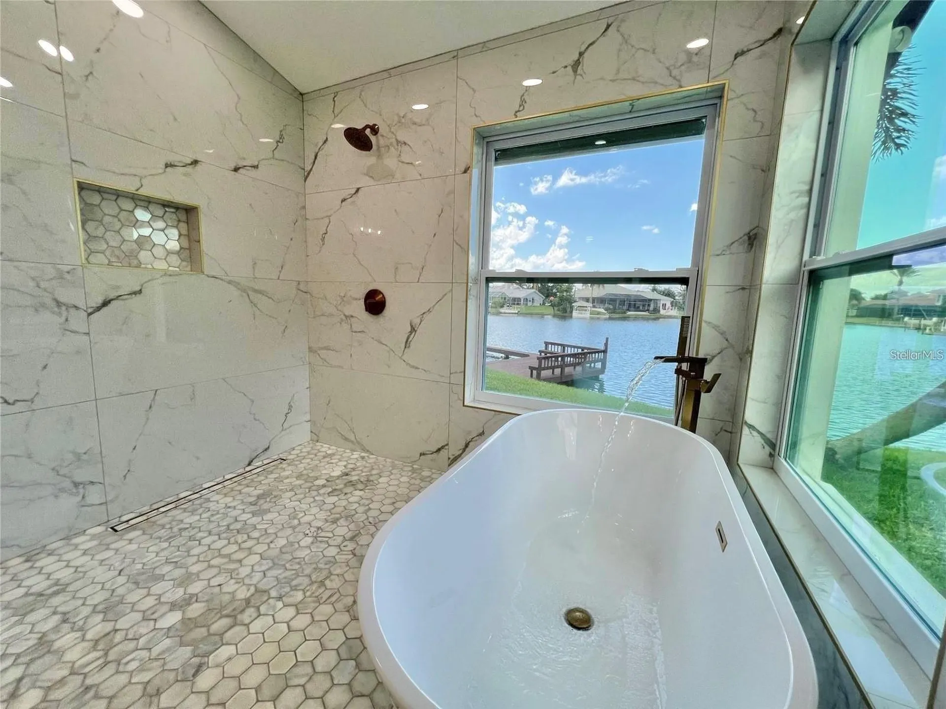 4804 Longwater Way Tampa FL 33615