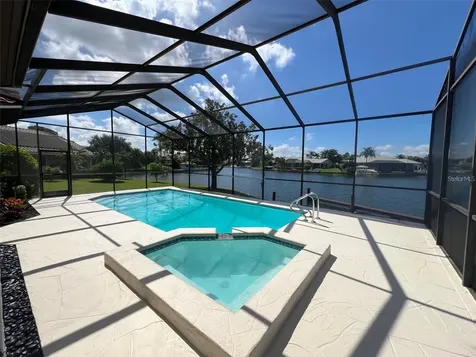 4804 Longwater Way Tampa FL 33615