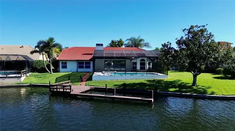 4804 Longwater Way Tampa FL 33615
