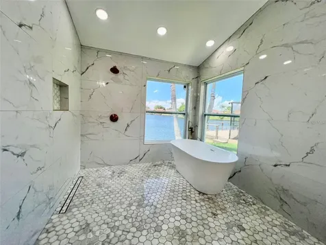 4804 Longwater Way Tampa FL 33615