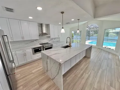 4804 Longwater Way Tampa FL 33615