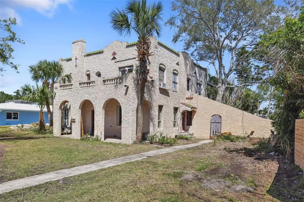 636 Sunset Drive S St Petersburg FL 33707