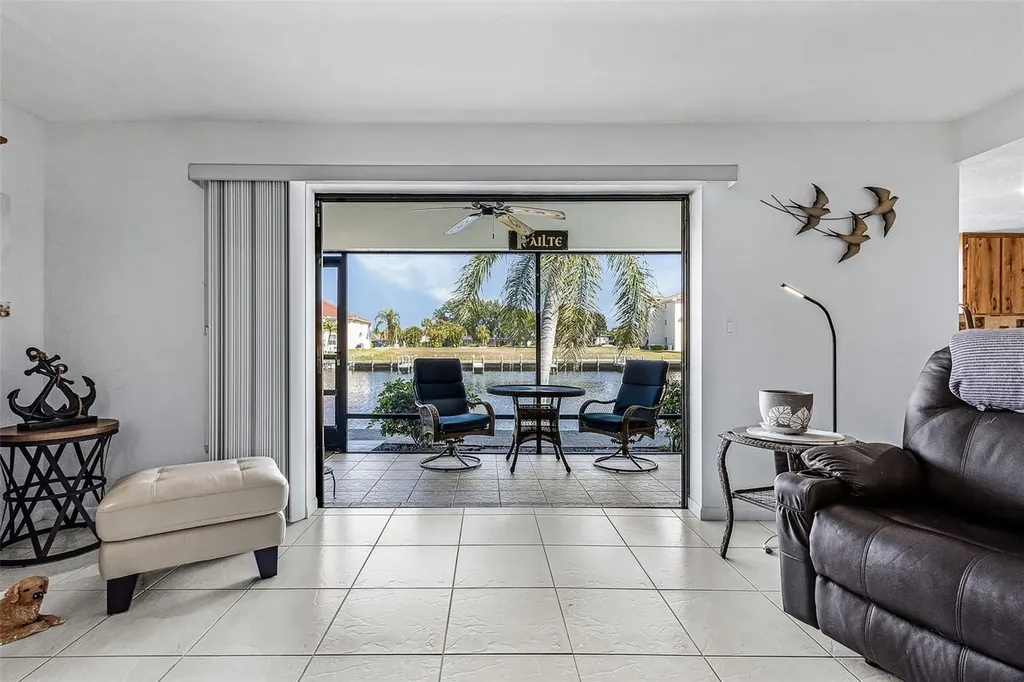 3831 SE 11th Place Cape Coral FL 33904