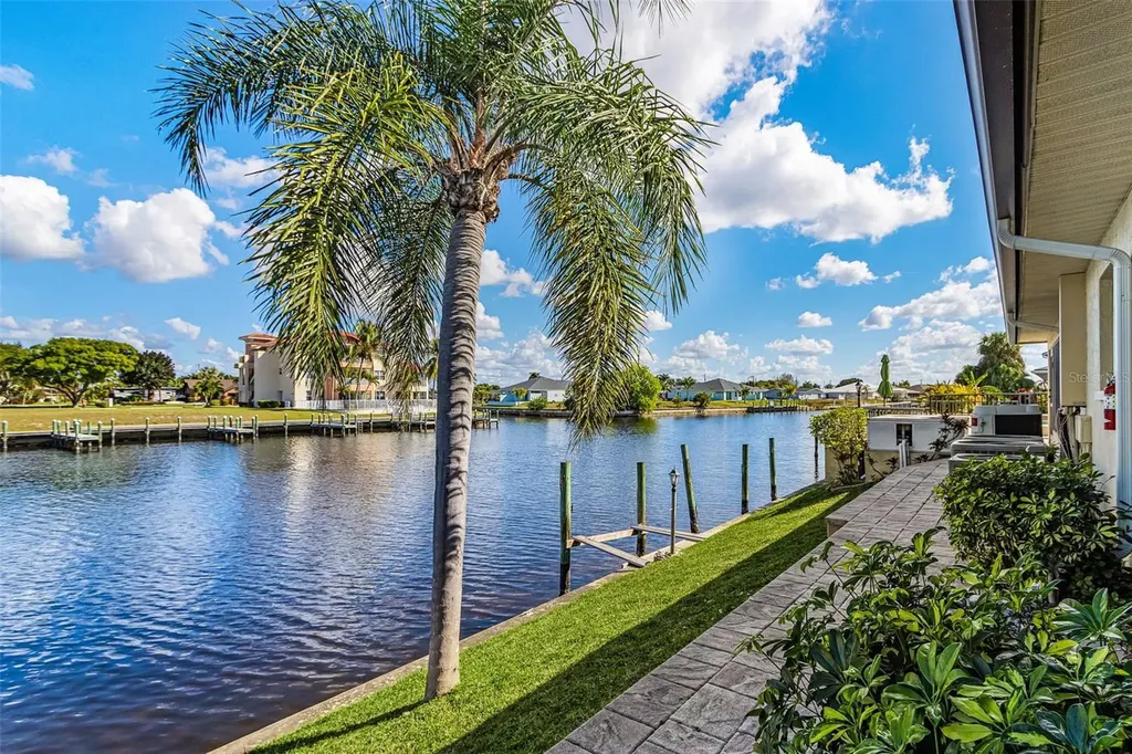 3831 SE 11th Place Cape Coral FL 33904