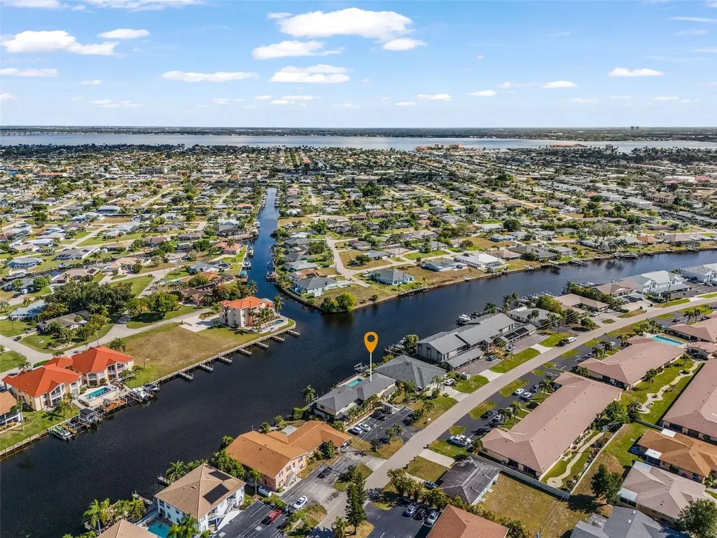 3831 SE 11th Place Cape Coral FL 33904