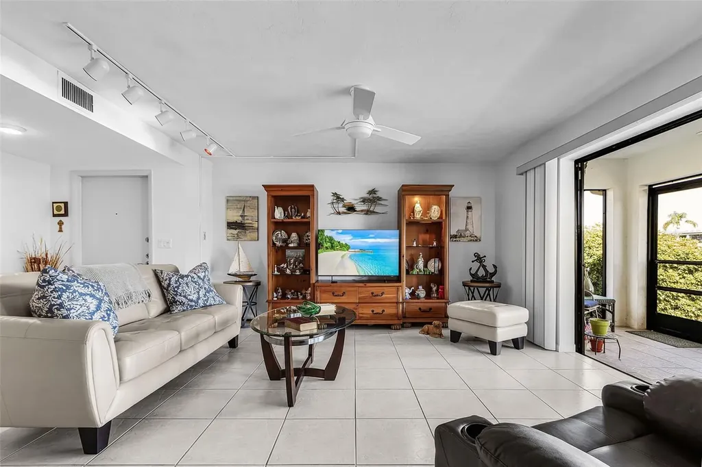 3831 SE 11th Place Cape Coral FL 33904