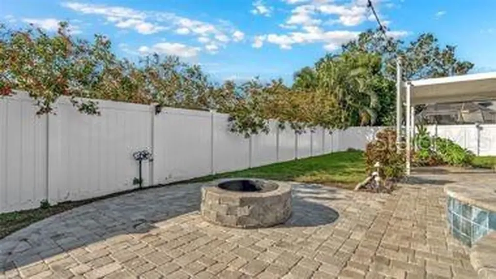 173 Foxcroft Dr E. Palm Harbor FL 34683