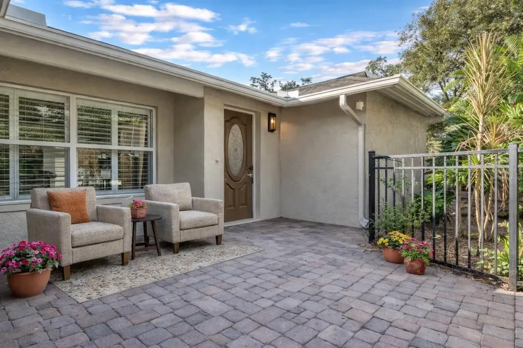 173 Foxcroft Dr E. Palm Harbor FL 34683