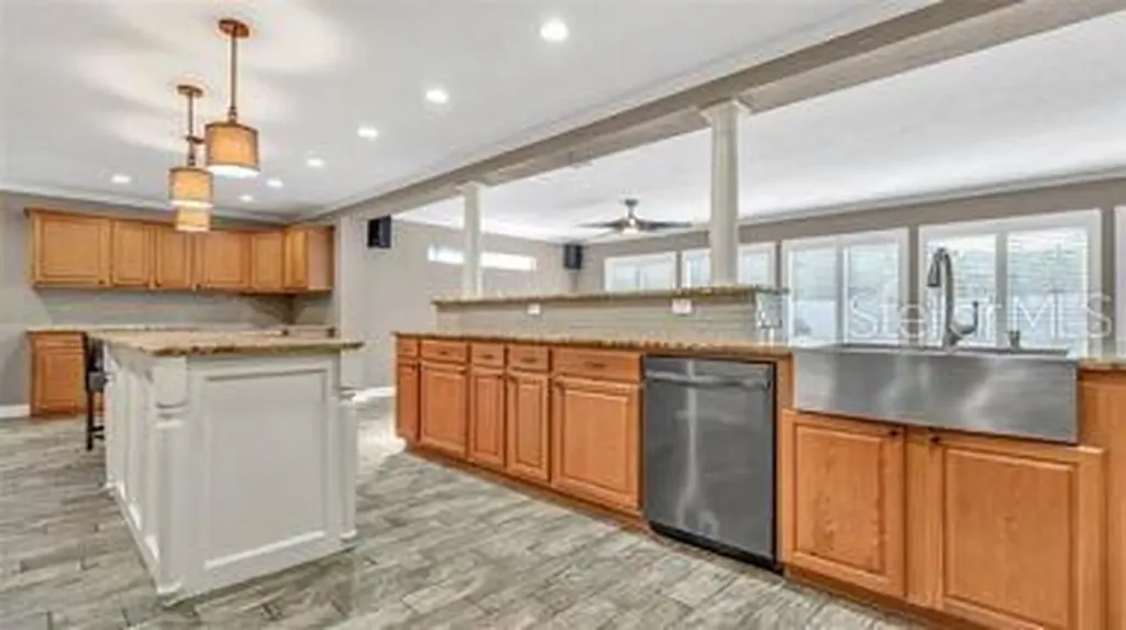 173 Foxcroft Dr E. Palm Harbor FL 34683