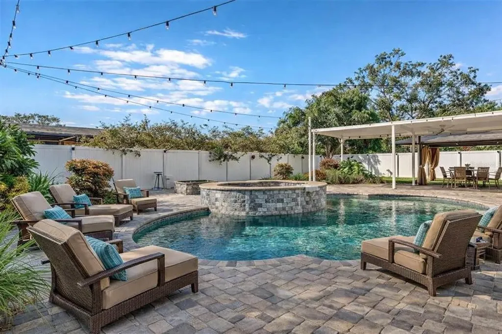 173 Foxcroft Dr E. Palm Harbor FL 34683