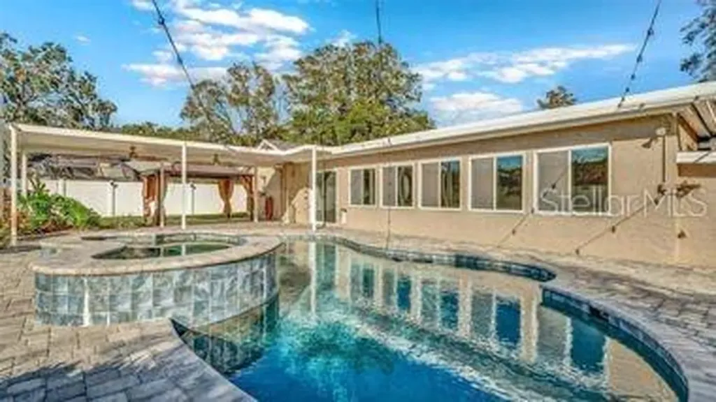 173 Foxcroft Dr E. Palm Harbor FL 34683