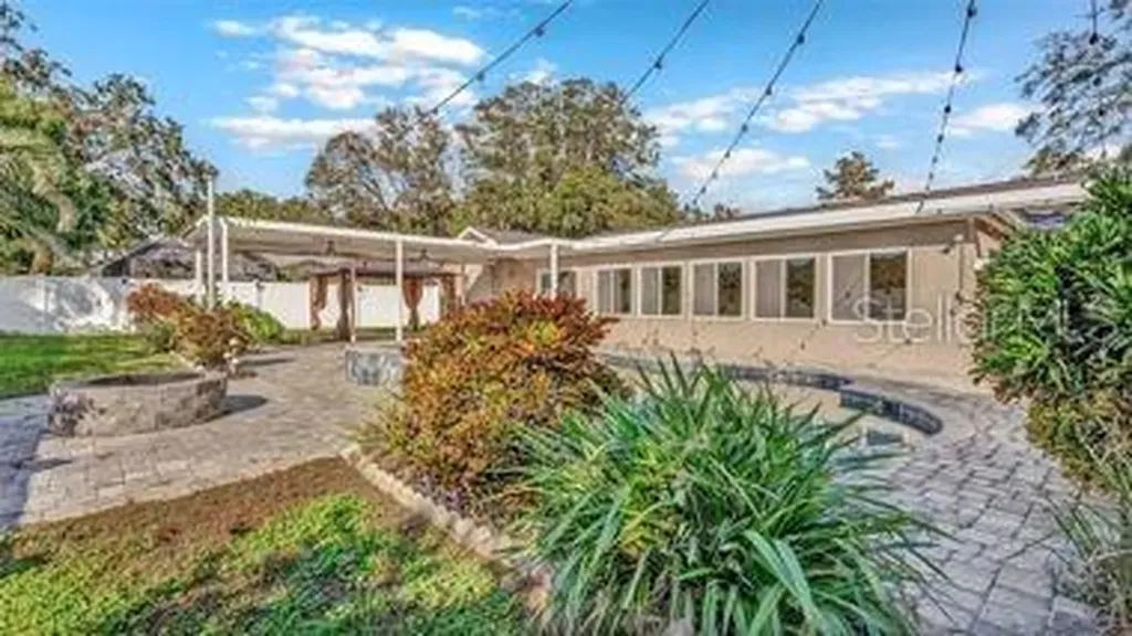 173 Foxcroft Dr E. Palm Harbor FL 34683