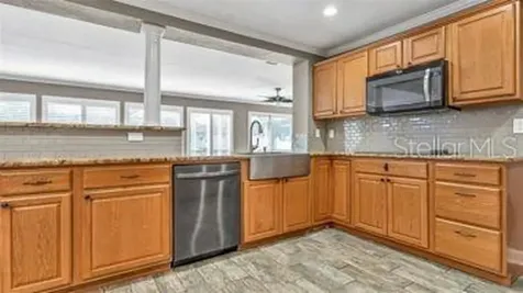 173 Foxcroft Dr E. Palm Harbor FL 34683