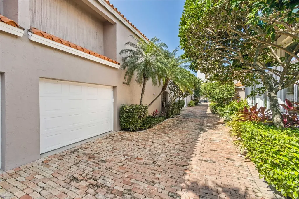 200 Cocoanut Avenue Sarasota FL 34236