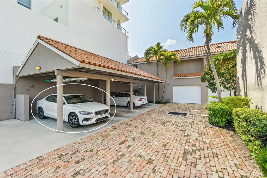 200 Cocoanut Avenue Sarasota FL 34236
