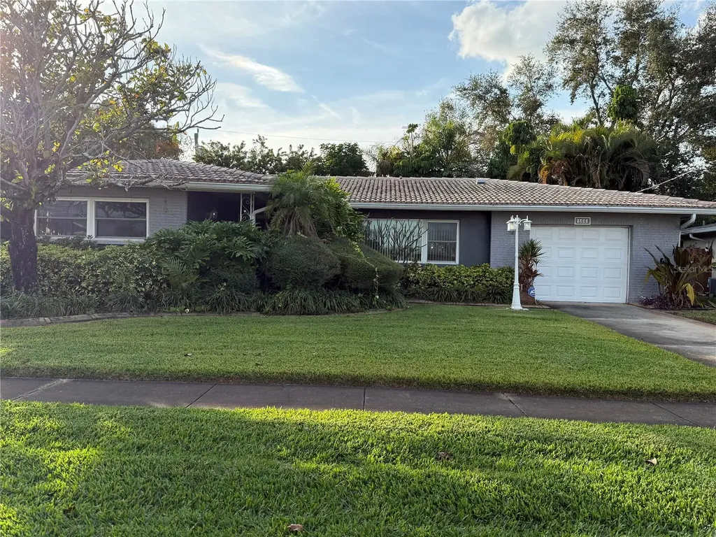 566 E Park Drive Largo FL 33771