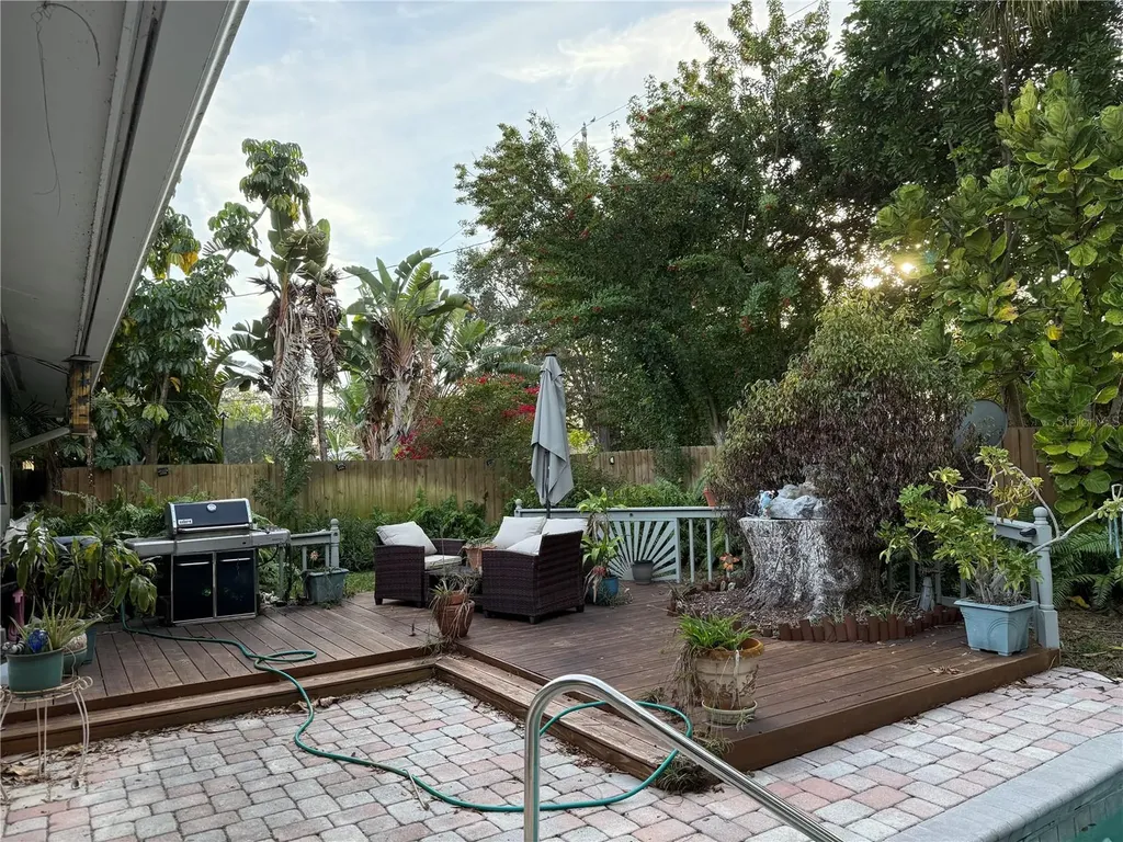 566 E Park Drive Largo FL 33771