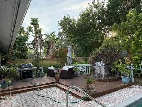 566 E Park Drive Largo FL 33771