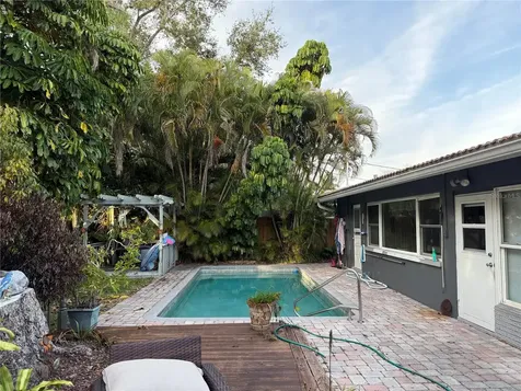 566 E Park Drive Largo FL 33771