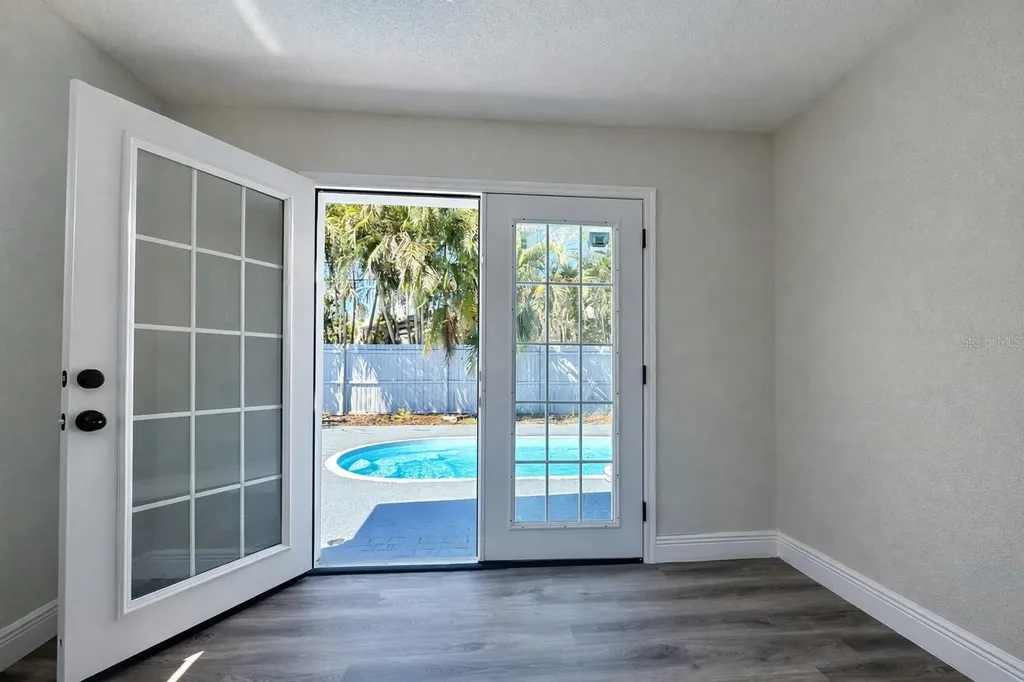 1735 Michigan Avenue NE St Petersburg FL 33703